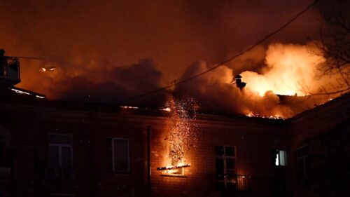 Пожар на заводе, возвращение пленных и увольнение командующего Вооруженными Силами: международная хроника