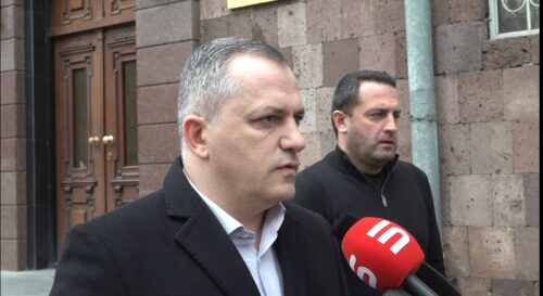 20 հոգով քաղաքի կենտրոնում Արցախի նախագահի մեքենայից մարդ ձերբակալելը հարցեր է առաջացնում. Սամվել Շահրամանյան