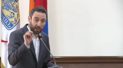 Ո՞վ է ձեզ իրավունք տվել ինձ հեռացնել, ոտնահարում եք երևանցիների ընտրությունը. Հայկ Մարությանը՝ ավագանու նիստին