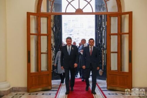 Делегация Федерального Собрания РФ находится в РА: известно, что они обсуждали