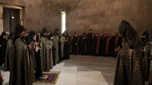 В Первопрестольном Соборе в Эчмиадзине состоялась Святая Литургия, посвященная памяти армян, погибших в Сумгаите