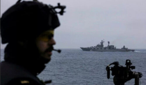 ВМС Великобритании сообщили об атаке на корабль у берегов Йемена