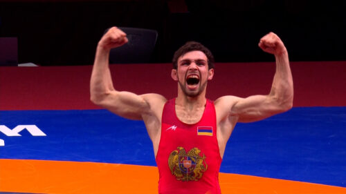 Арсен Арутюнян за полторы минуты победил азербайджанского борца и вышел в финал ЧЕ