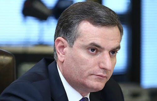 Քանի որ ՀՀ Սահմանադրությունը ՀՀ ցանկացած իշխանության արգելում է ինքնագլուխ տարածքային փոփոխություններ անել, Նիկոլը որոշել է փոխել այն․ Արտակ Զաքարյան