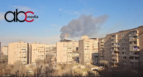 В Ереване горит консервный завод