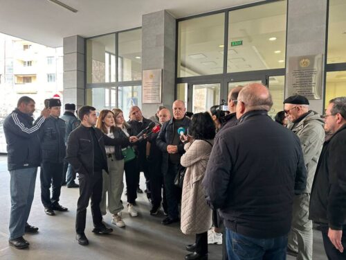 С помощью этого учебника истории они пытаются создать капитулирующее общество