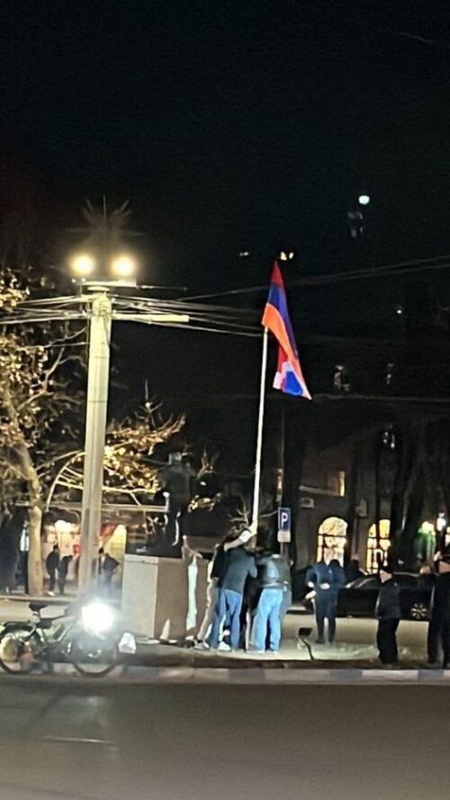 Արցախի դրոշը կրկին ծածանվում է Ֆրանսիայի հրապարակում