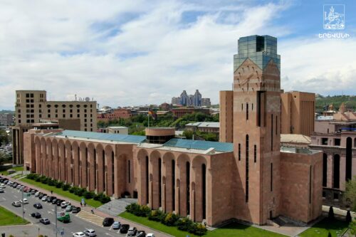 В мэрии проводят обыски