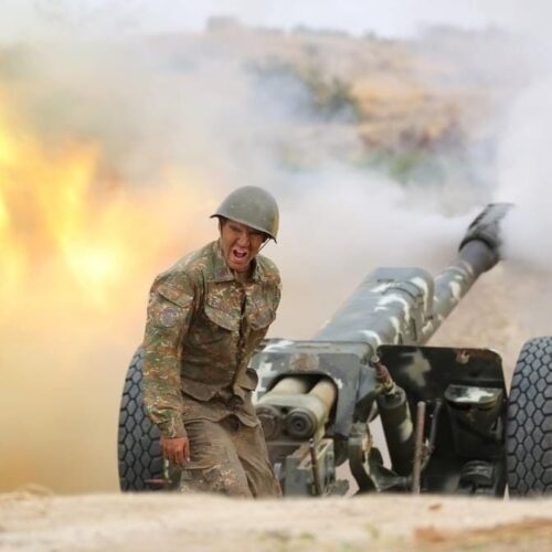 Со стены МЦ Канакер-Зейтун сняли стенд с изображением героя-артиллериста Альберта Ованнисяна