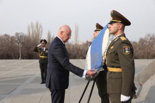 Глава Минобороны Греции почтил память жертв Геноцида армян