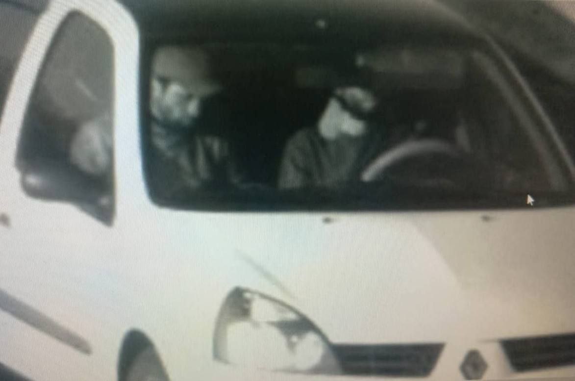 2 of alleged criminals arrested while 4 flee 2 of alleged criminals arrested while 4 flee