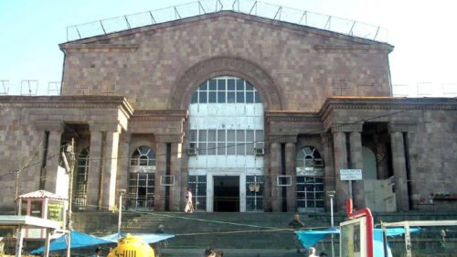 Рынок Комитаса закрывается, рабочие остались на улице