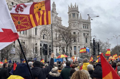 Тысячи демонстрантов в Мадриде потребовали отставки премьер-министра Испании