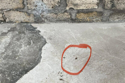 В результате беспорядочной стрельбы был поврежден один из домов в селе Тех (фоторяд)