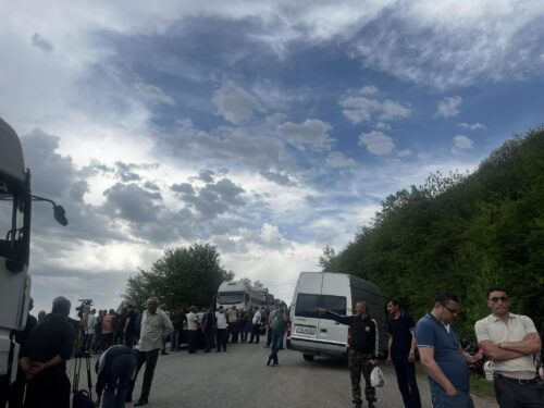 Տավուշեցիները շարունակում են ճանապարհը փակ պահել, ակցիան շարունակվում է