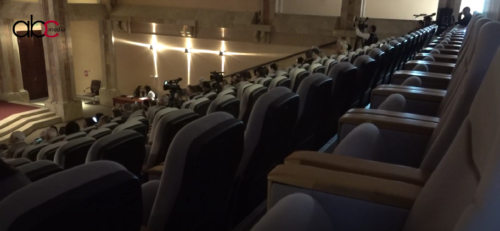 Обсуждение проекта «Академгородок» при полупустых стульях