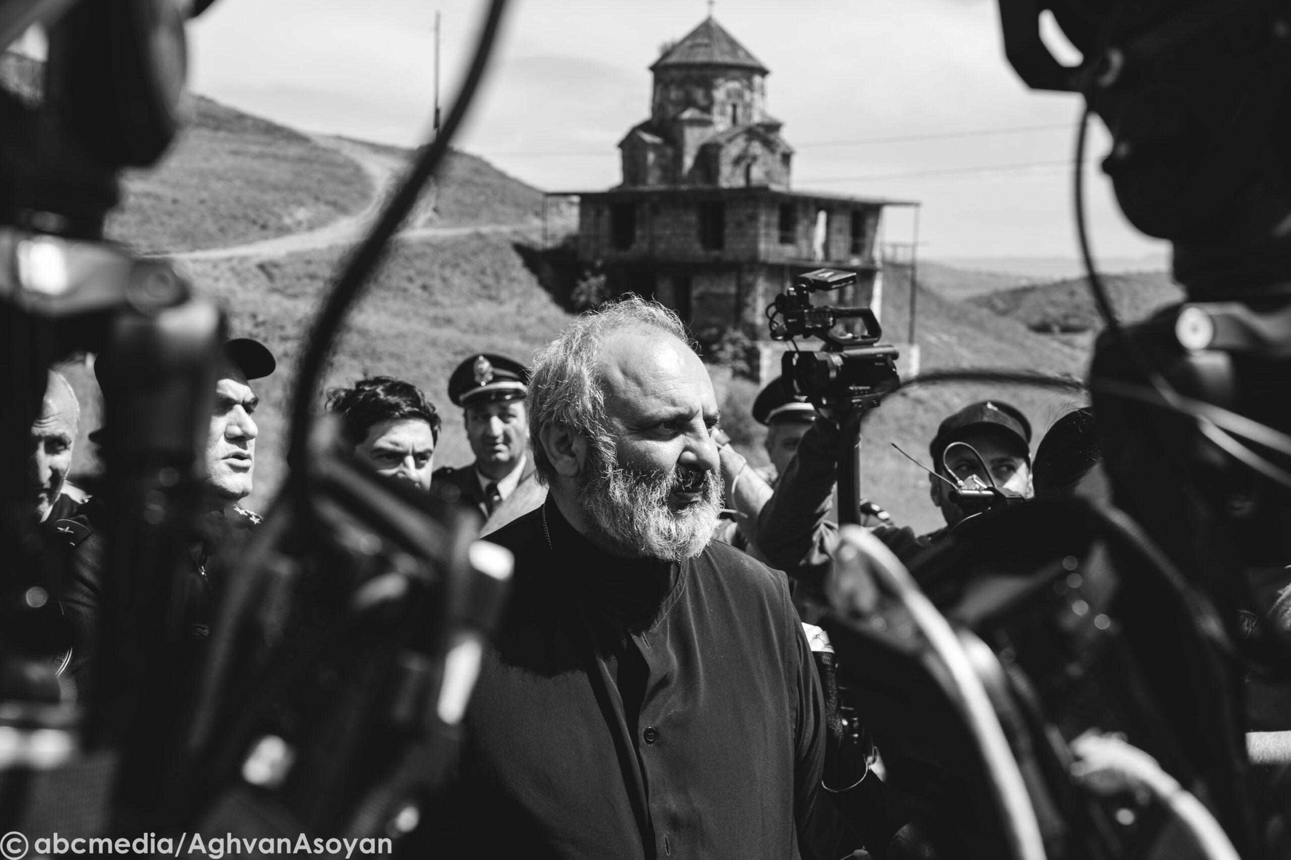 Archbishop Bagrat Galstanyan: There is no Azerbaijani flag in Voskepar; There has been misunderstanding Archbishop Bagrat Galstanyan: There is no Azerbaijani flag in Voskepar; There has been misunderstanding