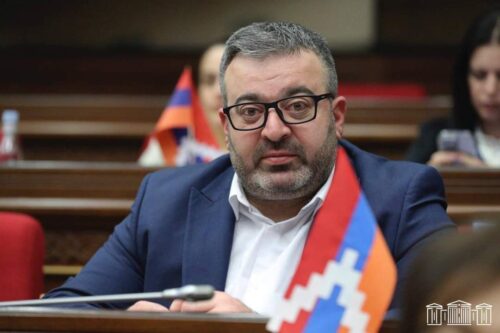 Գառնիկ Դանիելյանը չի հոսպիտալացվել, շարունակում է մնալ ցուցարարների կողքին