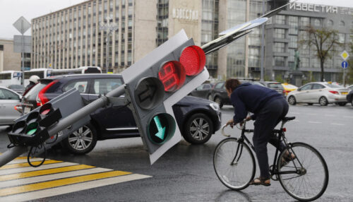 Մոսկվայում փոթորկի հետևանքով 2 մարդ է զոհվել, 15-ը՝ վիրավորվել