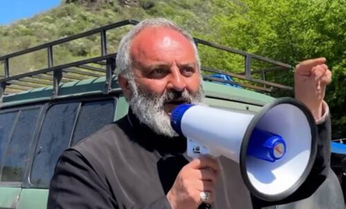 В мире ли вы со своей совестью?: Баграт Србазан полиции