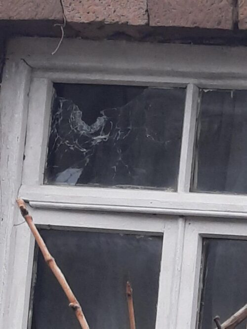 В Тавуше в результате обстрела азербайджанской армии повреждены дома, надгробие и автомобиль