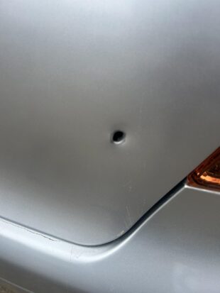 Ադրբեջանական զինուժի կրակոցներից Տավուշում տներ, գերեզմաններ ու մեքենա է վնասվել