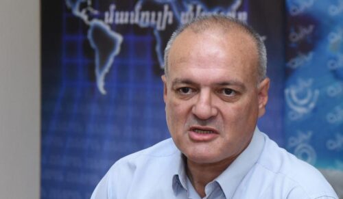 Недоверие к власти достигло критического уровня: политтехнолог