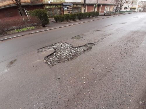 Փոսառատ փողոցներ՝ մայրաքաղաք Երևանում. ինչո՞ւ խնդիրը չի վերանում