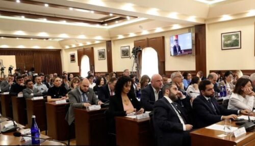 «Շունը», «ադմիրալն» ու «սուզանավը»՝ Երևանի ավագանու նիստին