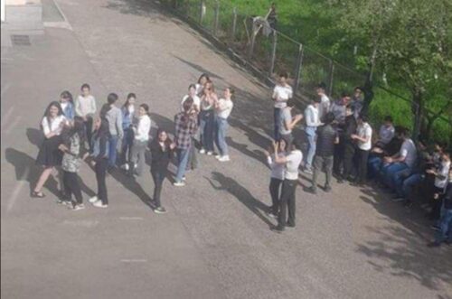 Учащиеся школы Баганиса объявили забастовку