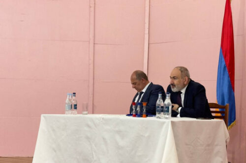 Pashinyan meets with Berkaber residents