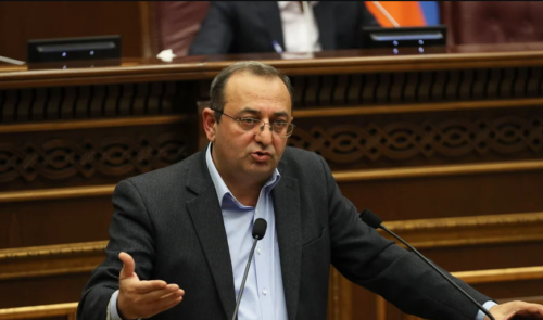 Единственное желание Пашиняна – сохранить позиции и богатство своей хунты: после выступления Минасяна в Национальном Собрании началась перепалка