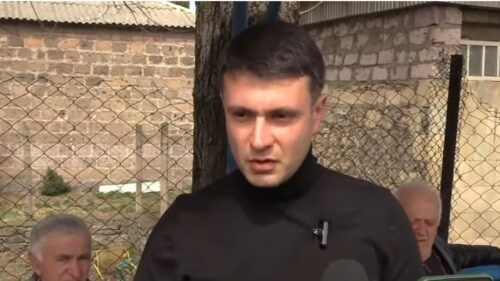 Pashinyan does not answer Voskepar residents’ question and just leaves