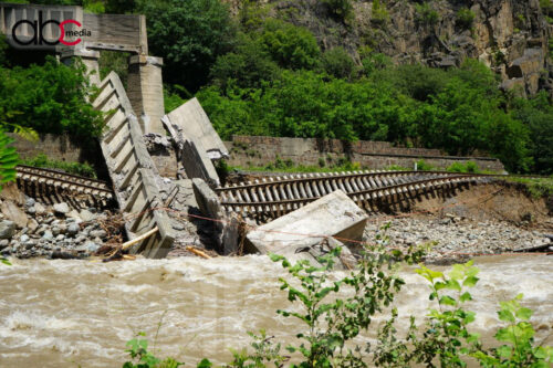 Շարքից դուրս եկած երկաթգիծ, փլուզված կամուրջներ ու ճանապարհներ․ Լոռու աղետը՝ ֆոտոշարքով