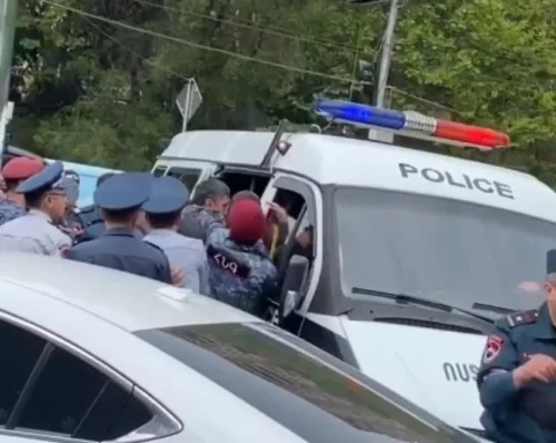 В результате действий «красных беретов» у гражданина сломана нога