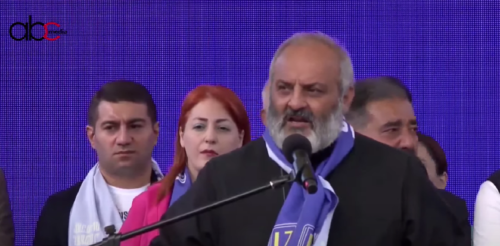 Վեհափառին խնդրել եմ կասեցնել իմ 30-ամյա ծառայությունը, քանի որ այն չեմ կարող համատեղել վարչապետի թեկնածու լինելու հետ. Բագրատ սրբազան