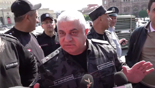 Տեր հորը հորդորեք՝ իրեն նորմալ պահի. ոստիկանապետը՝ լրագրողներին 