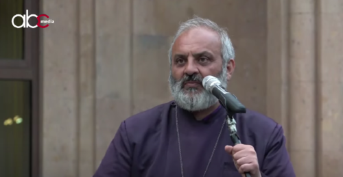 Գնալ միջազգային քննարկման ու չբարձրաձայնե՞լ Բաքվի բանտերում մնացած ղեկավարների մասին․ Բագրատ Սրբազան