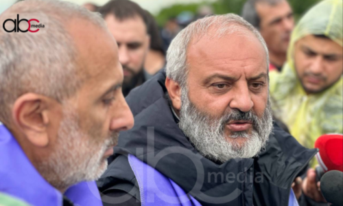 Նա կապ չունի մեր երկրի և խորհրդանիշների հետ․ Սրբազանը՝ Փաշինյանի մասին