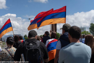 Սրբազան երթը՝  ֆոտոշարքով