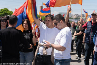 Սրբազան երթը՝  ֆոտոշարքով