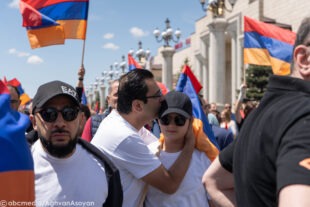 Սրբազան երթը՝  ֆոտոշարքով
