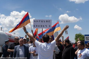 Սրբազան երթը՝  ֆոտոշարքով