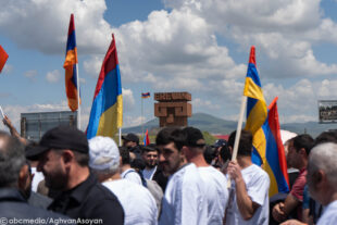 Սրբազան երթը՝  ֆոտոշարքով