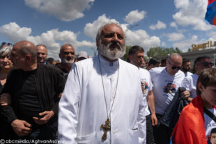 Սրբազան երթը՝  ֆոտոշարքով