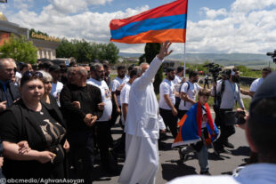 Սրբազան երթը՝  ֆոտոշարքով
