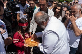 Սրբազան երթը՝  ֆոտոշարքով