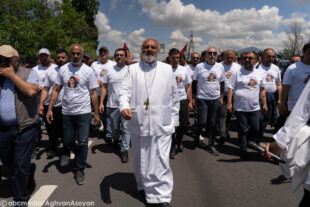 Սրբազան երթը՝  ֆոտոշարքով