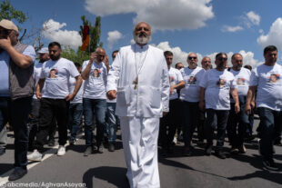 Սրբազան երթը՝  ֆոտոշարքով