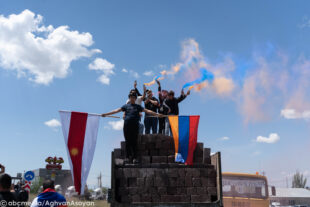 Սրբազան երթը՝  ֆոտոշարքով